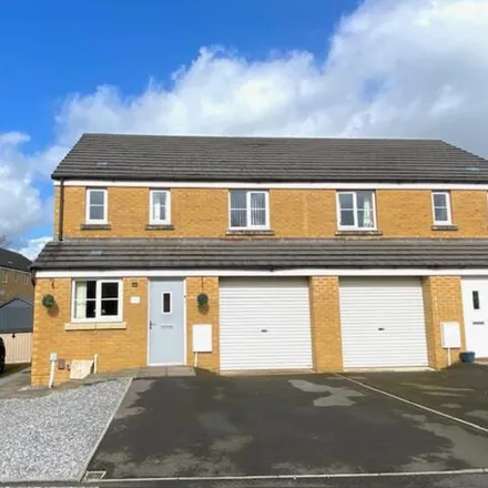 Buy this 3 bed duplex on Heol Y Pibydd in Gorseinon, SA4 4HB