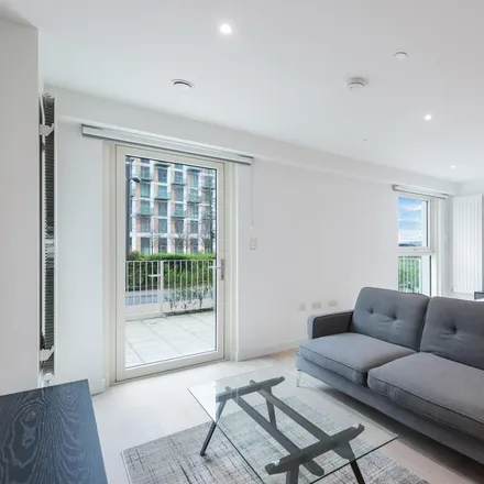 Rent this studio apartment on Carrick House in Cable Street, London