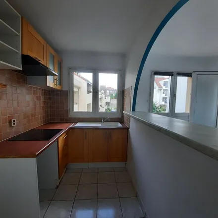 Rent this 2 bed apartment on Triel-sur-Seine in Yvelines, France