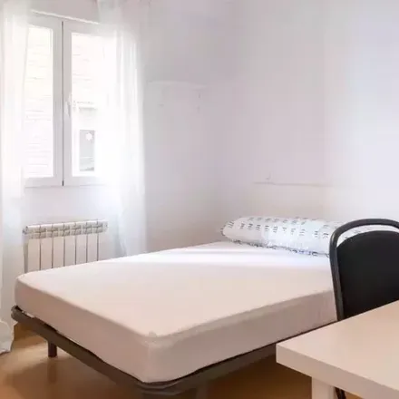 Rent this 2 bed apartment on Calle de Algodre in 28025 Madrid, Spain