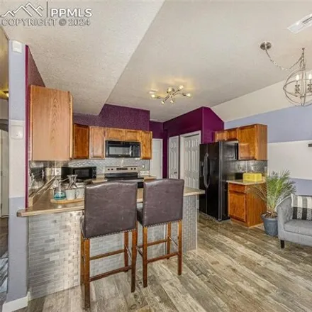 Image 3 - 653 Brant Hollow Court, Colorado Springs, CO 80916, USA - Townhouse for sale