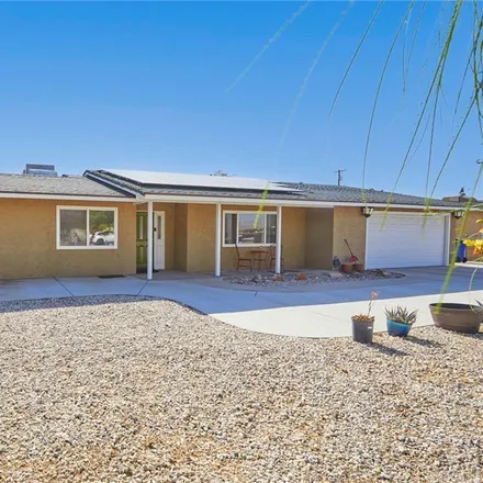 Image 3 - 12990 Pawnee Road, Apple Valley, CA 92308, USA - House for sale