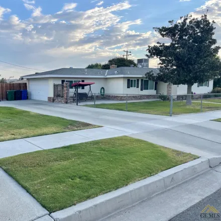 Buy this 3 bed house on 200 Calvin Street in Taft, Kern County