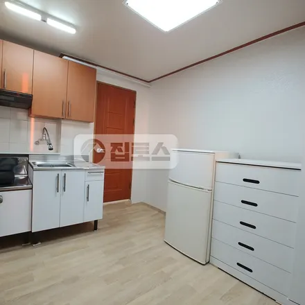 Rent this studio apartment on 서울특별시 관악구 봉천동 100-342
