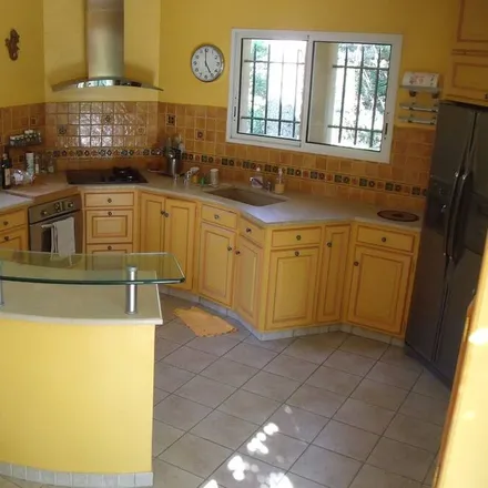 Image 3 - 84360 Lauris, France - House for rent