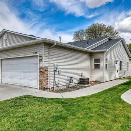 Buy this 3 bed house on 924 South Diamond Street in Nampa, ID 83686