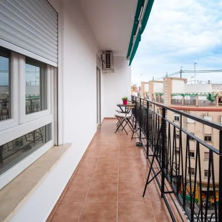 Image 7 - Pannes, Carrer de Vicent Brull, 46011 Valencia, Spain - Apartment for rent