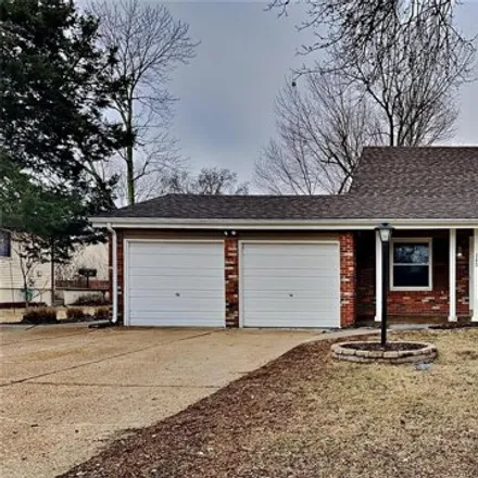 Buy this 5 bed house on 145 Pueblo Drive in Florissant, MO 63033