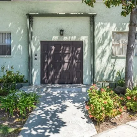 Buy this 2 bed condo on 5822 Bowcroft Street in Los Angeles, CA 90016