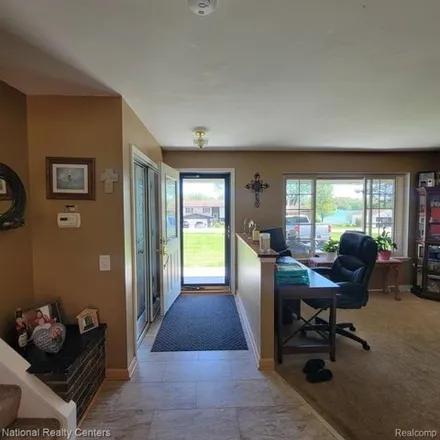 Image 5 - 1120 Pinecrest Drive, White Lake Charter Township, MI 48383, USA - House for sale