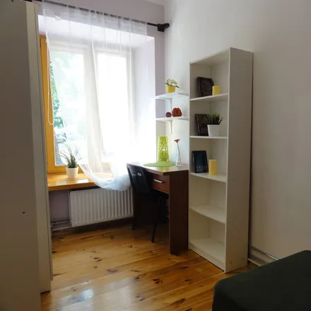 Rent this 5 bed room on Stefana Jaracza 33/35 in 90-252 Łódź, Poland