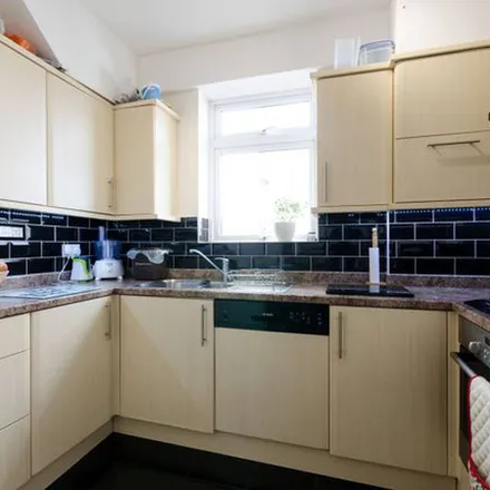 Image 5 - 130 Summers Lane, London, N12 0PX, United Kingdom - Duplex for rent