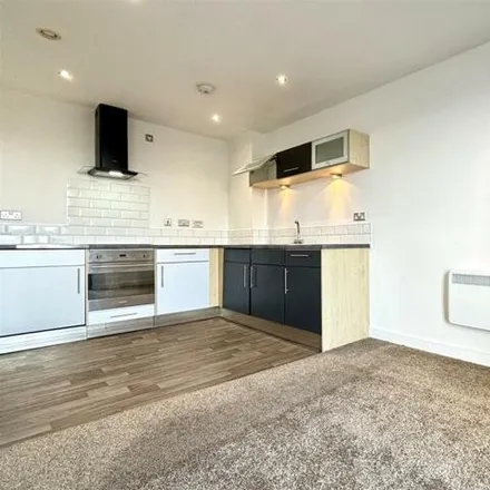 Image 2 - West One Panorama, Fitzwilliam Street, Devonshire, Sheffield, S1 4JY, United Kingdom - Room for rent