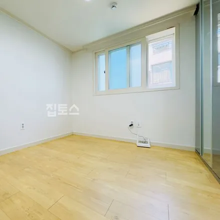 Rent this studio apartment on 서울특별시 관악구 신림동 84-29