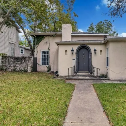 Rent this 3 bed house on 138 Cloverleaf Avenue in Alamo Heights, Bexar County