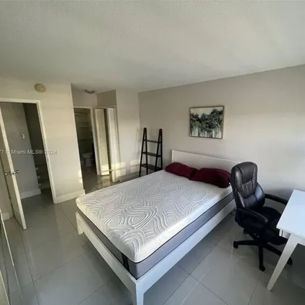 Image 6 - Kings Point Imperial, 159th Street, Sunny Isles Beach, FL 33160, USA - Condo for rent