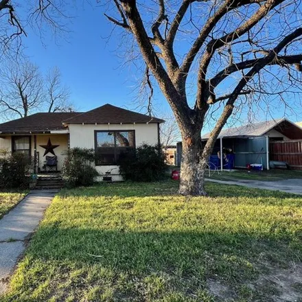 Image 1 - 467 East Oak Avenue, Comanche, TX 76442, USA - House for sale