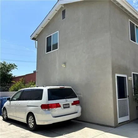 Rent this studio apartment on 158 East 31st Street in Los Angeles, CA 90011
