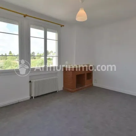 Rent this 3 bed apartment on 45 Chemin de l'Église de Montaudran in 31400 Toulouse, France