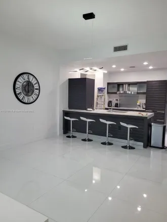 Image 3 - Epic Residences & Hotel, 300 Southeast 4th Street, Miami, FL 33131, USA - Condo for rent