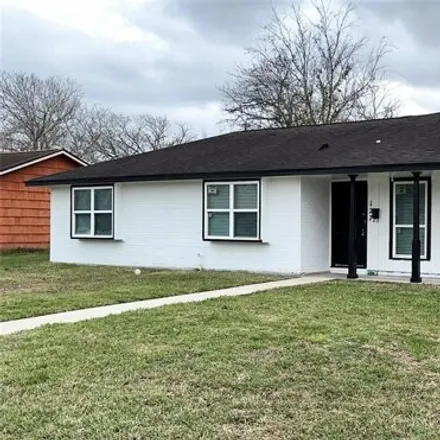 Buy this 3 bed house on 335 Walnut Street in Lake Jackson, TX 77566