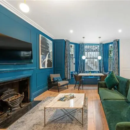 Image 2 - 10 Gaspar Mews, London, SW5 0NB, United Kingdom - Apartment for sale