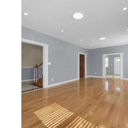 Image 2 - 121 South 10th Avenue, West Mount Vernon, City of Mount Vernon, NY 10550, USA - House for sale