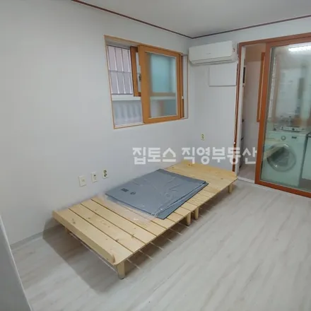 Rent this studio apartment on 서울특별시 관악구 봉천동 1690-85