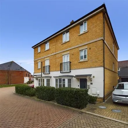 Buy this 5 bed duplex on College Lane in Basildon, SS15 6GS