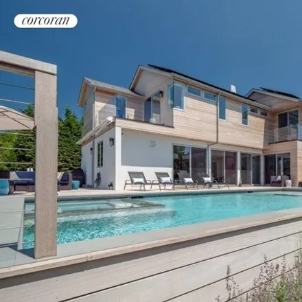 Rent this 4 bed house on 17 Cliff Road in Amagansett, East Hampton