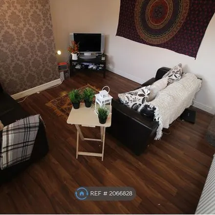 Rent this 3 bed townhouse on Barnbrough Street in Leeds, LS4 2QX