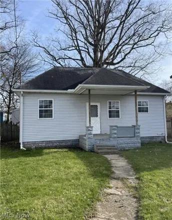 Buy this 2 bed house on 1208 Kentucky Avenue in Akron, OH 44314