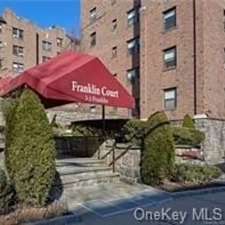 Buy this studio apartment on 3 Franklin Avenue in City of White Plains, NY 10601