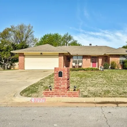 Image 1 - 7438 Northwest 103rd Street, Oklahoma City, OK 73162, USA - House for sale