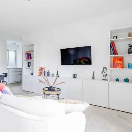 Rent this 2 bed apartment on 62 Boulevard du Général Leclerc in 92200 Neuilly-sur-Seine, France