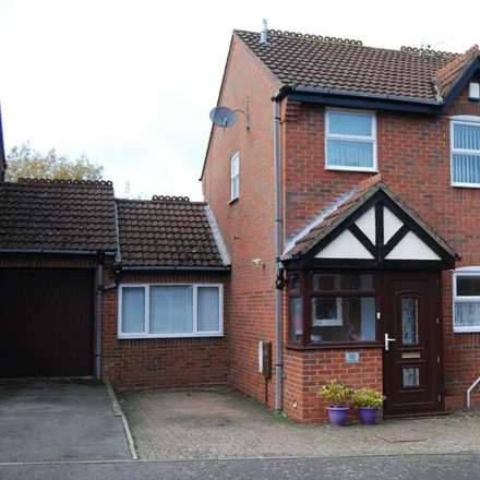 Rent this 3 bed duplex on Eton Close in Weedon Bec, NN7 4PG