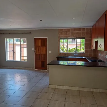 Image 3 - Faerie Glen Nature Reserve, Saint Est've, Faerie Glen, Gauteng, 0043, South Africa - Apartment for rent