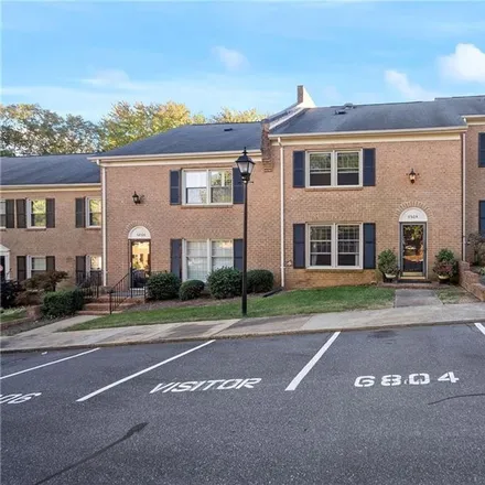 Image 2 - 6828 Dumbarton Drive, Olde Georgetowne, Charlotte, NC 28210, USA - Townhouse for sale