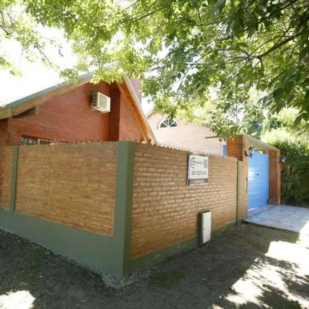 Rent this 3 bed house on Calle 462 in Partido de La Plata, 1896 City Bell