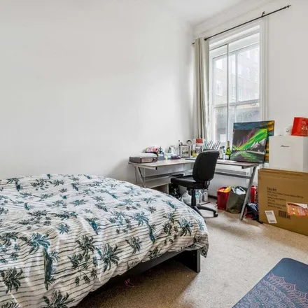 Rent this 4 bed apartment on 18 Earl's Court Square in London, SW5 9DH