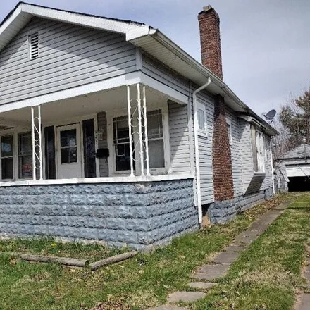 Image 3 - 933 Walnut Street, Clinton, IN 47842, USA - House for sale