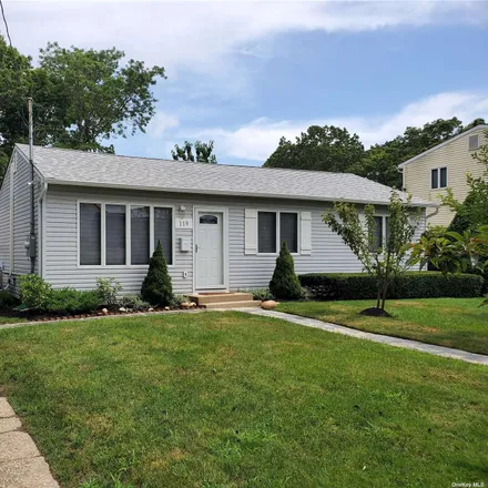 Rent this 3 bed house on 119 Malts Avenue in Islip, West Islip