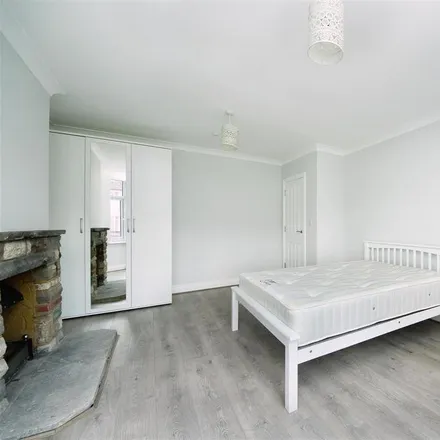 Image 3 - Cecil Road, London, W3 0DB, United Kingdom - Apartment for rent