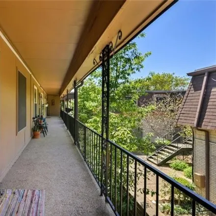 Image 2 - 7801 Shoal Creek Boulevard, Austin, TX 78757, USA - Condo for sale