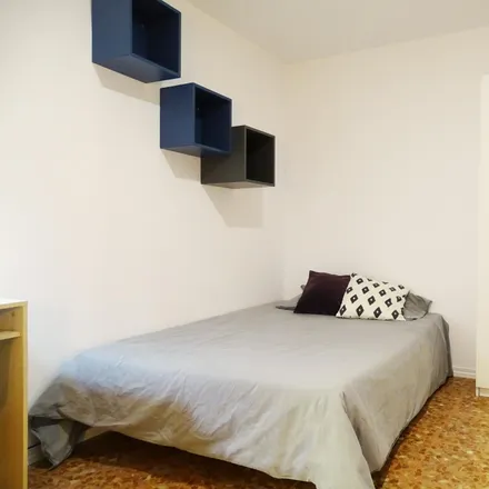 Rent this 22 bed room on Parròquia de Nostra Senyora del Carme in Carrer de Roger de Llúria, 08001 Barcelona