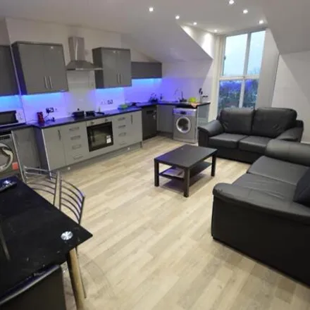 Rent this 4 bed room on 25 Moorland Avenue in Leeds, LS6 1AP