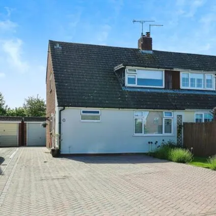 Buy this 3 bed duplex on Roundway in Waterlooville, PO7 7QA