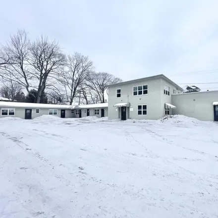 Buy this 12 bed house on 1668 Lake Shore Drive in Gladstone, MI 49837