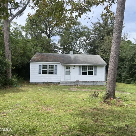 Buy this 3 bed house on 207 Oakcrest Drive in Piney Woods, Wilmington