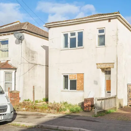 Buy this 4 bed house on 20 Whitworth Road in Southampton, SO18 1GF